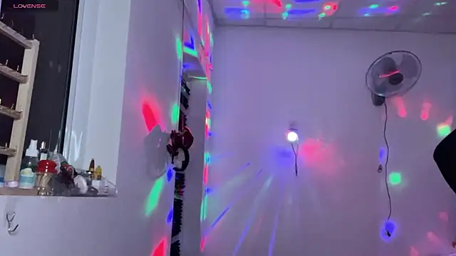 Tieu-May Show Webcam