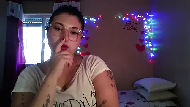 XXX chat uživo modela imsohornydacom