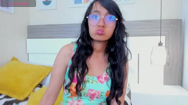 Chat +18 de Emilyblussh ao vivo