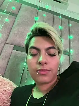 Chat +18 de Ivana__Rivera ao vivo