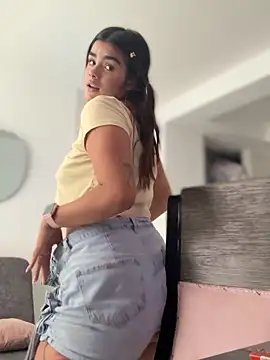 Kaily_Sweet16 Adlı Modelin Canlı XXX Sohbeti