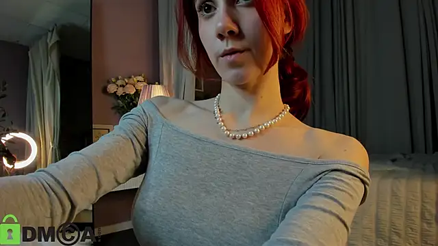 Dearly_Emily Show in webcam