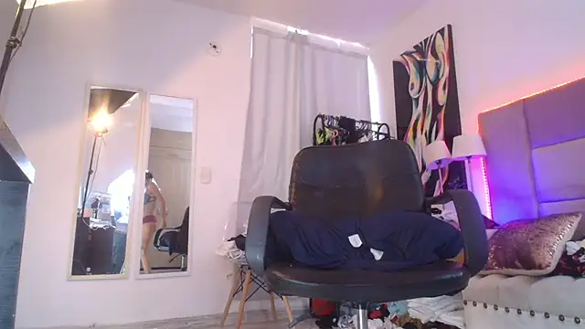 Онлайн чат XXX lizzy_squirt