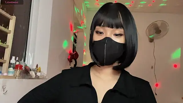 Tieu-May élő XXX-chatje