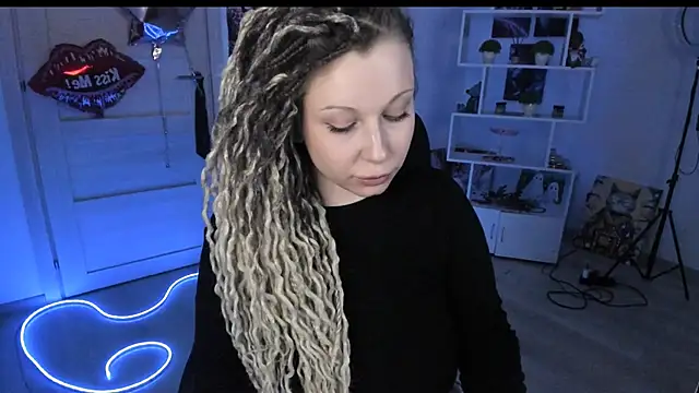 HoneySallyMoore Adlı Modelin Canlı XXX Sohbeti