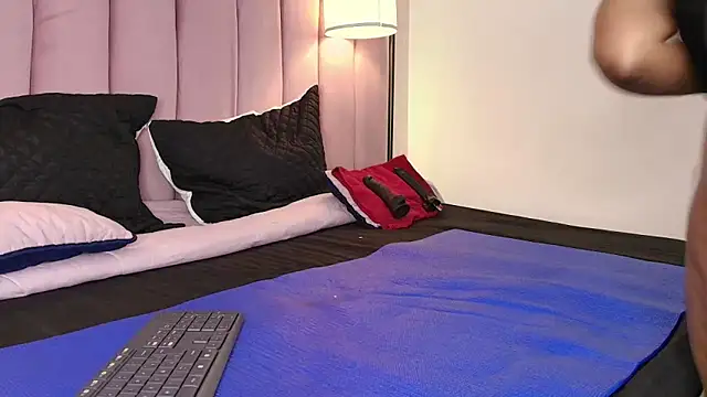 HallyBans live XXX chat