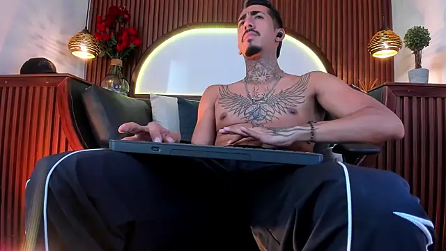 Donovan_Desmond: онлайн-секс-чат