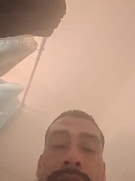 Cnutt310 Show in webcam