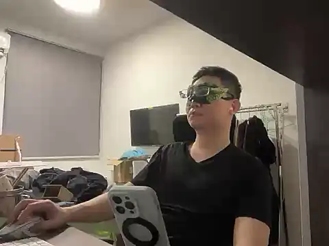 Pokazy przed kamerką – samc2026