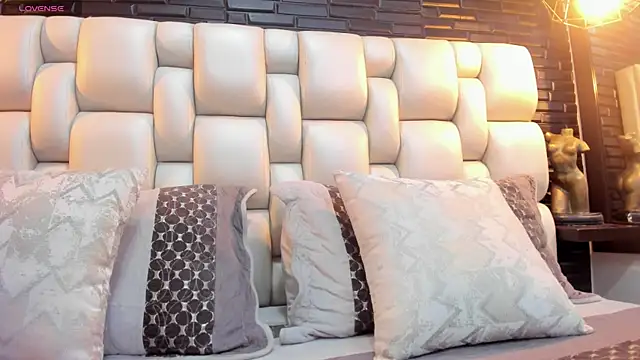 XXX chat uživo modela Salo_Heaven