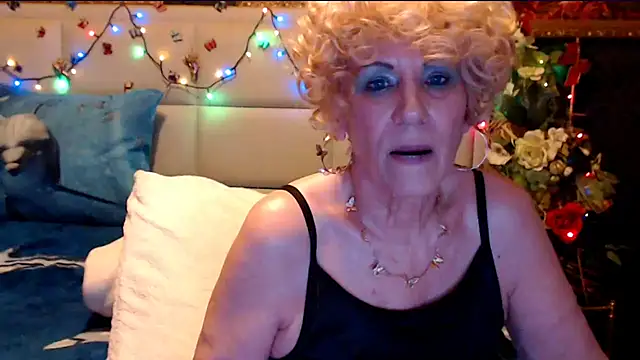 HappyWomanOn Show Webcam