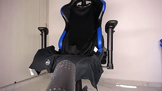 MAXJONES_2 élő XXX-chatje