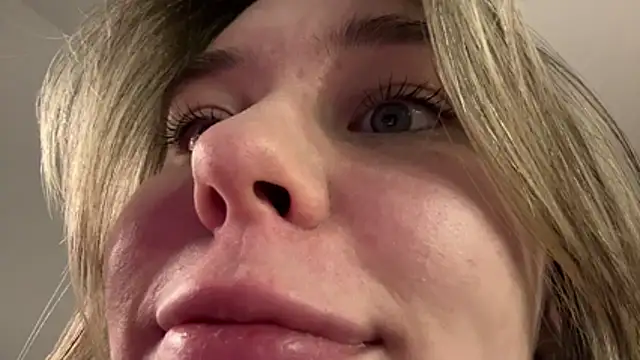 Pokazy przed kamerką – Grem_Grisly_