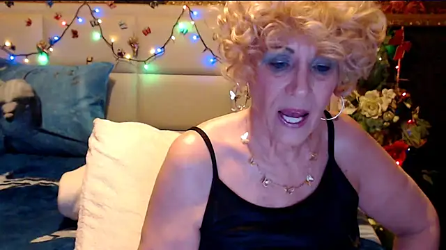 Show modela HappyWomanOn na web-kameri