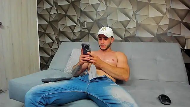 Latino_stud4u Webcam show