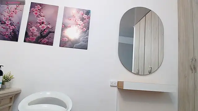 pinky_f00x's Live XXX Chat