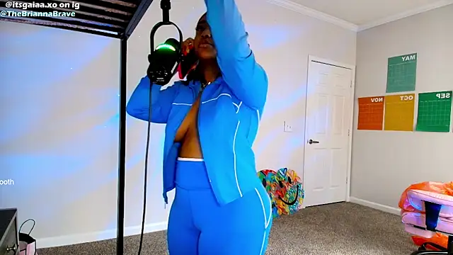BriannaBrave Adlı Modelin Canlı XXX Sohbeti