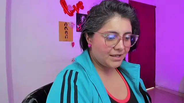 TifanyAmazinng élő XXX-chatje