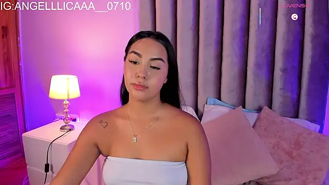 Little_Angelica18のライブXXXチャット