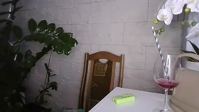 JuliaLovelyのライブXXXチャット