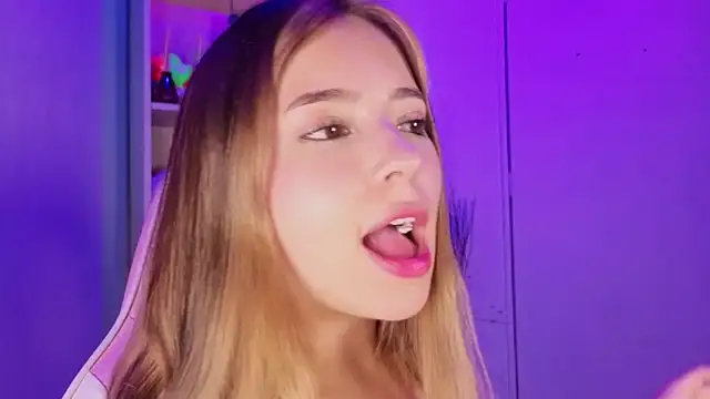 Онлайн чат XXX EmilyMiller_