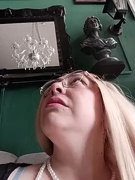 แชท XXX สดของ madelaine-