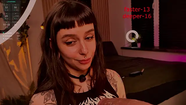 MichaellaMoon élő XXX-chatje