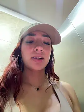 ariiel_ élő XXX-chatje