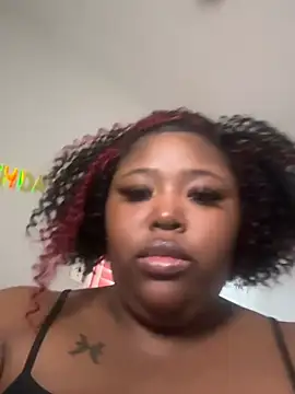 Chocolatebunnyxx96 élő XXX-chatje