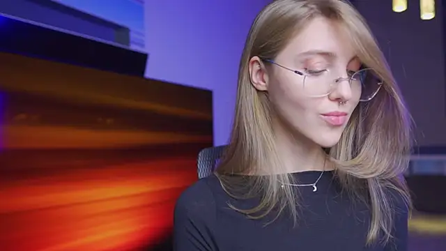 CassiaBlade1 élő XXX-chatje