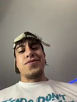 strongboy_ élő XXX-chatje