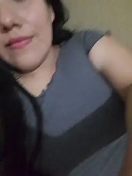 Pertunjukan Kamera Web Kalani_Engel