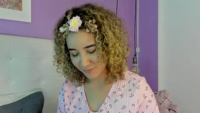 Charlotte11-11 élő XXX-chatje