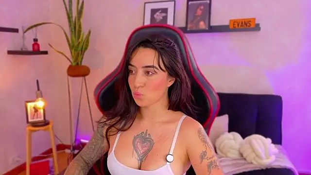 EmmyEvans1 – Naživo XXX chat