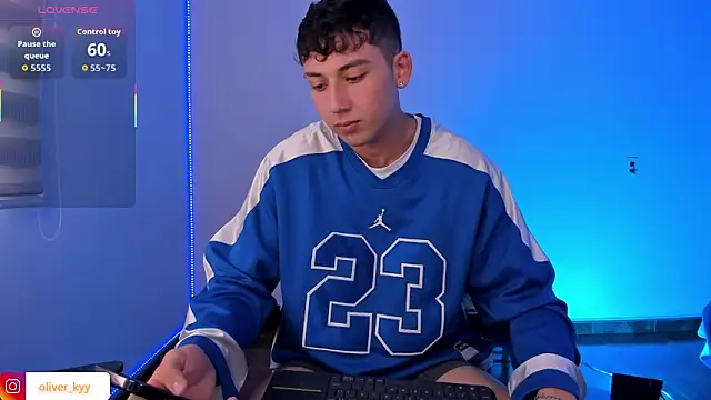 oliver_kyy 在線直播表演