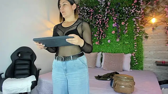 XXX chat uživo modela SarahDeyvis