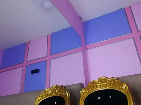 Chat +18 de Alaiia___ ao vivo