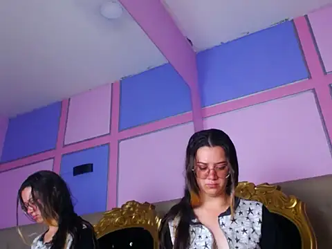 Chat +18 de Alaiia___ ao vivo