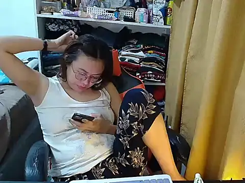 crizzybel Adlı Modelin Canlı XXX Sohbeti