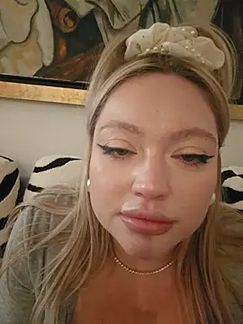 Živý XXX chat misstitmouseofficial