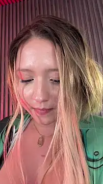 Chatroom XXX en direct de MiaPetit_