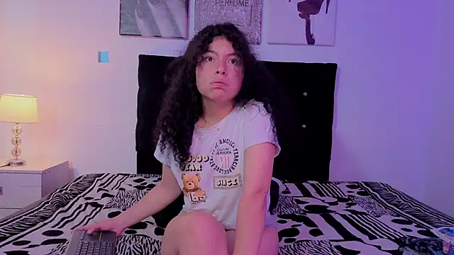 Zoe-yanin Chat XXX in diretta