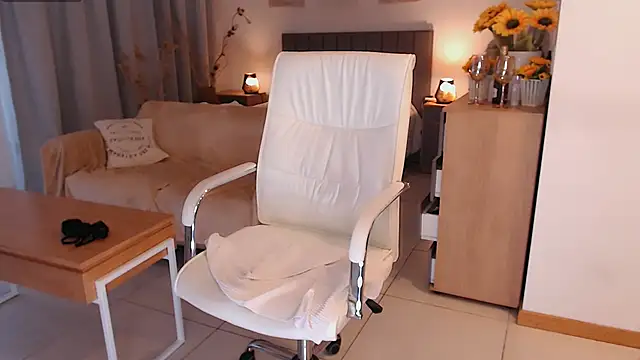 Chat +18 de Tilly_Eliot ao vivo