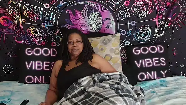 RENAESPLEASUREPALACE – Naživo XXX chat