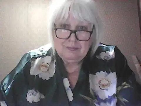 Alexia64231: διαδικτυακό σόου στην κάμερα