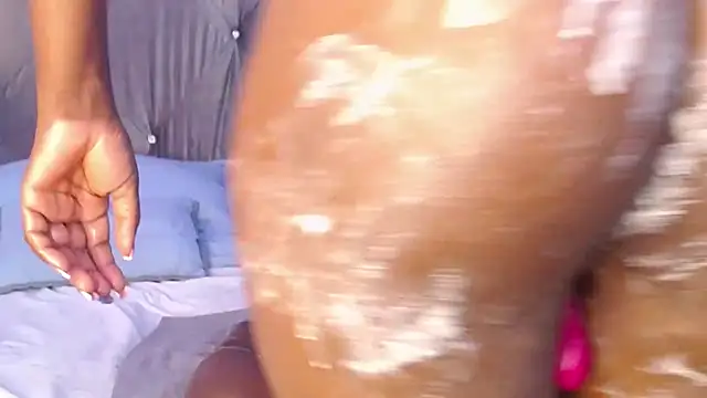 TINNATAYLOR – Live XXX-chat