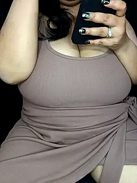 Curvy_Priya_: διαδικτυακό σόου στην κάμερα