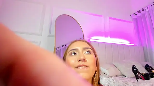 ada_belucci: απευθείας συνομιλία ΧΧΧ