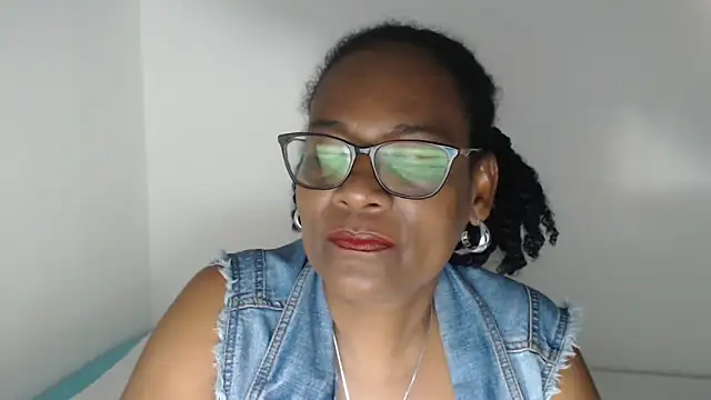 dana-black: διαδικτυακό σόου στην κάμερα