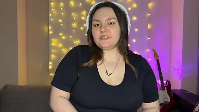 دردشة RiotKitten1 الجنسية المباشرة